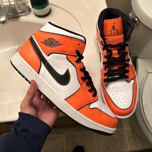 Jordan 1 Mid Orange Turf